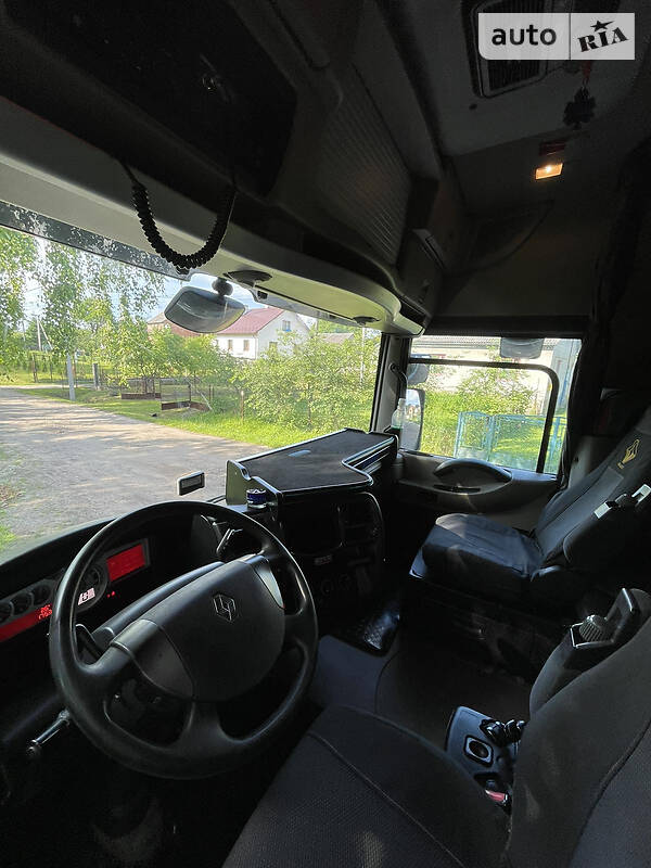 Тягач Renault Magnum 2011 в Мостиске