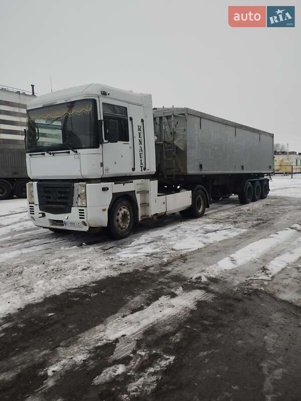 Тягач Renault Magnum 2004 в Лубнах