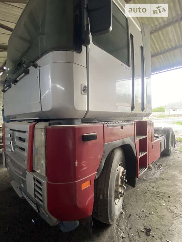 Тягач Renault Magnum 2003 в Кореці