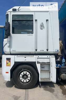 Тягач Renault Magnum 2005 в 
