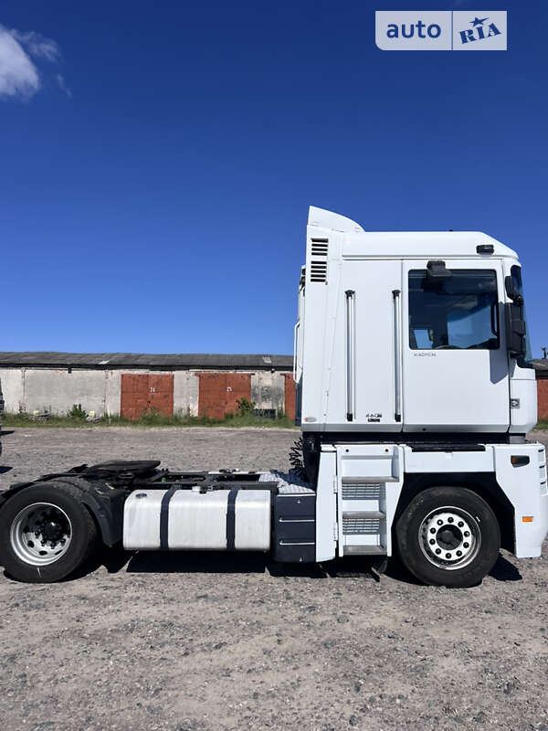 Тягач Renault Magnum 2008 в Львові