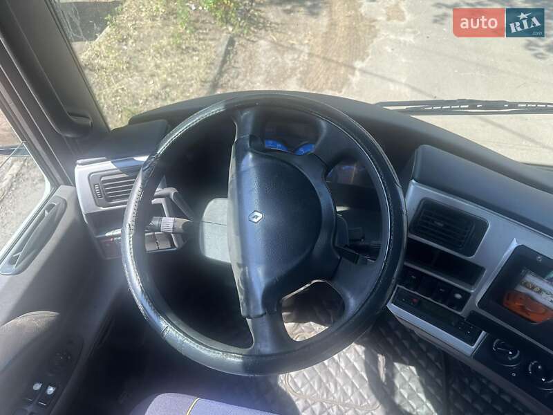 Грузовой фургон Renault Magnum 2003 в Киеве