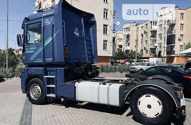 Тягач Renault Magnum 2001 в 