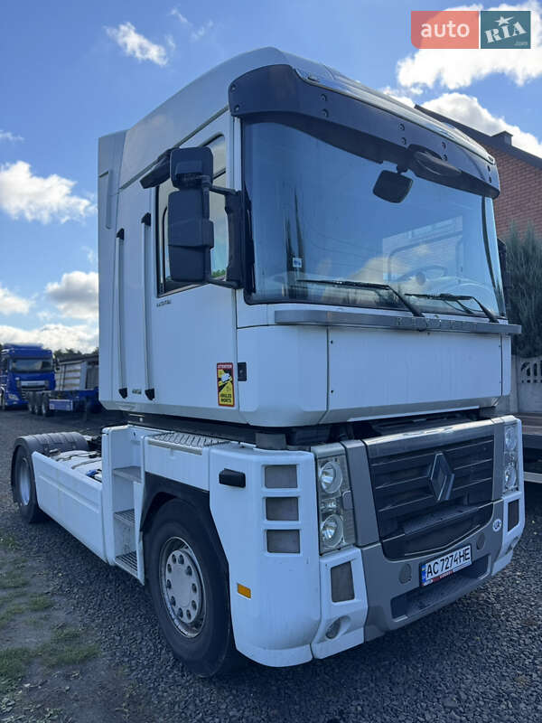 Тягач Renault Magnum 2011 в 