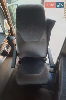 Тягач Renault Magnum 2001 в 