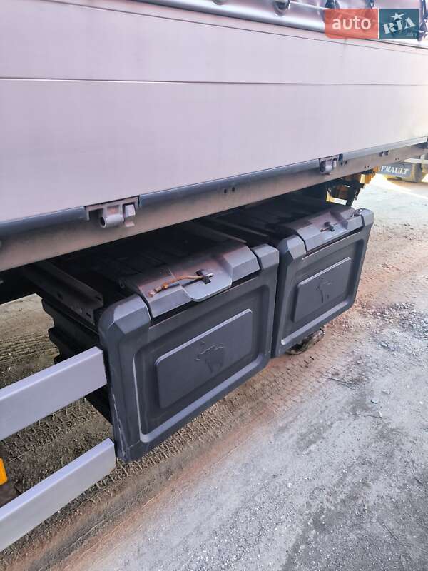 Тягач Renault Magnum 2008 в Львові