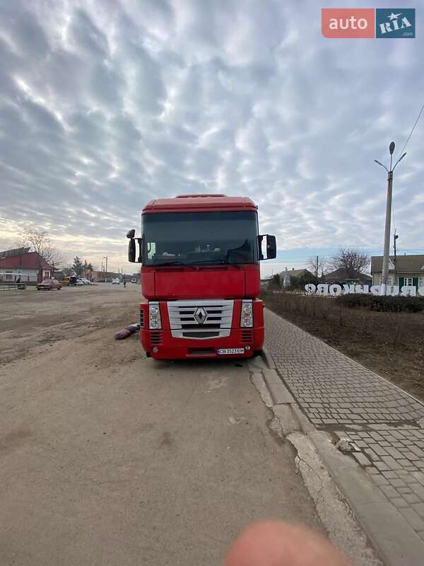 Грузовой фургон Renault Magnum 2003 в 