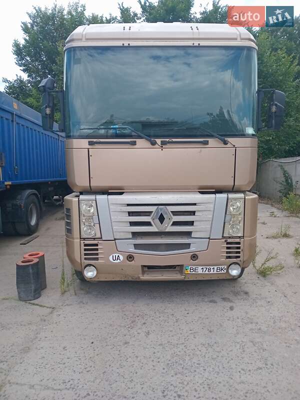 Тягач Renault Magnum 2002 в 