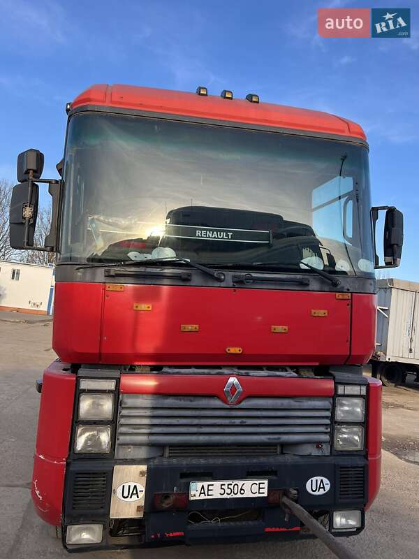 Тягач Renault Magnum 2000 в 