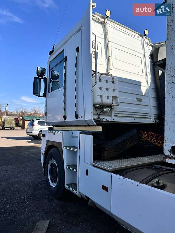 Контейнеровоз Renault Magnum 2004 в Березовке