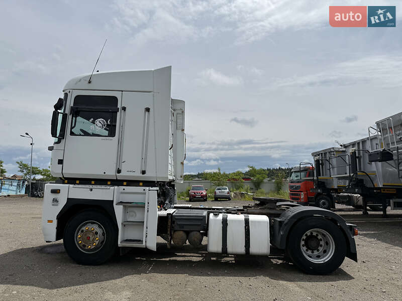 Тягач Renault Magnum 2011 в Киеве