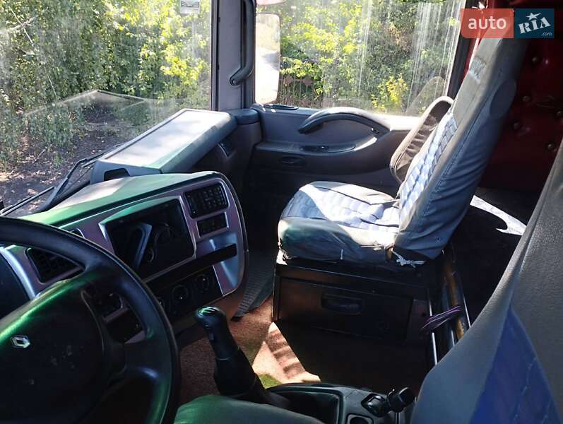 Тягач Renault Magnum 2002 в Семеновке