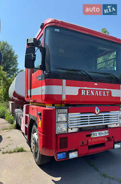 Тягач Renault Magnum 2000 в 