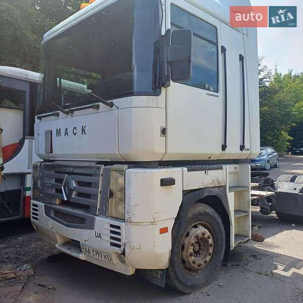 Renault Magnum 2004