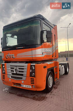 Тягач Renault Magnum 2005 в Сарнах