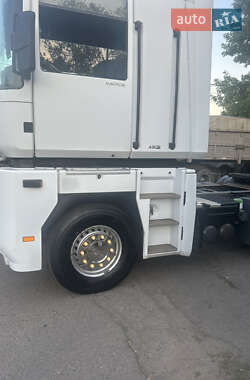 Тягач Renault Magnum 2006 в 