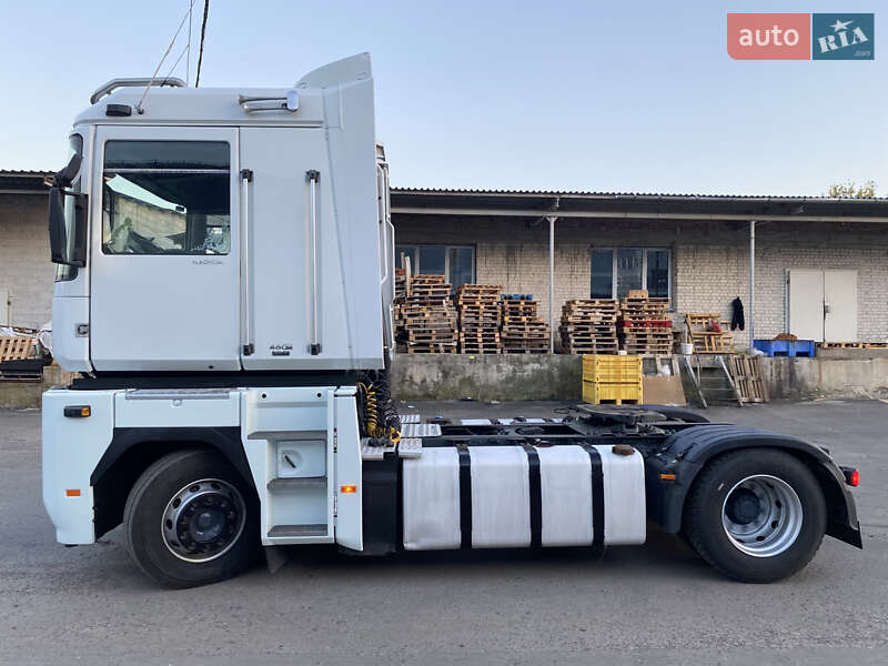 Тягач Renault Magnum 2008 в Ровно