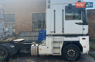 Тягач Renault Magnum 2001 в 