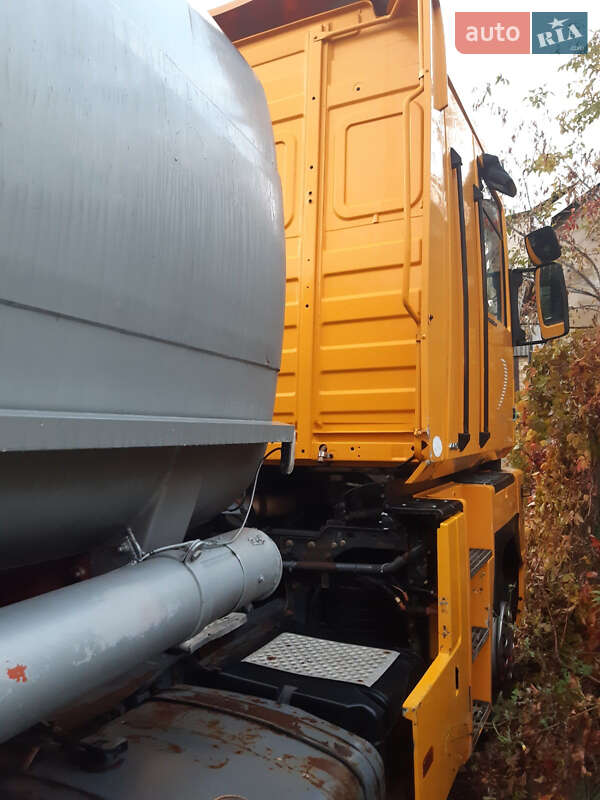 Тягач Renault Magnum 2004 в Києві