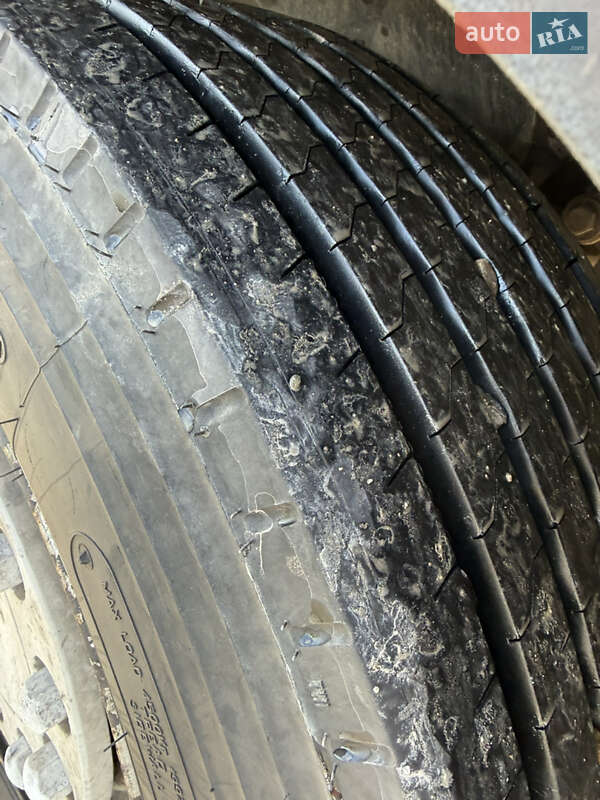 Вантажний фургон Renault Magnum 2005 в Хотині