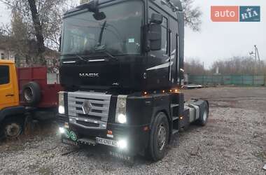 Тягач Renault Magnum 2004 в Новомосковську