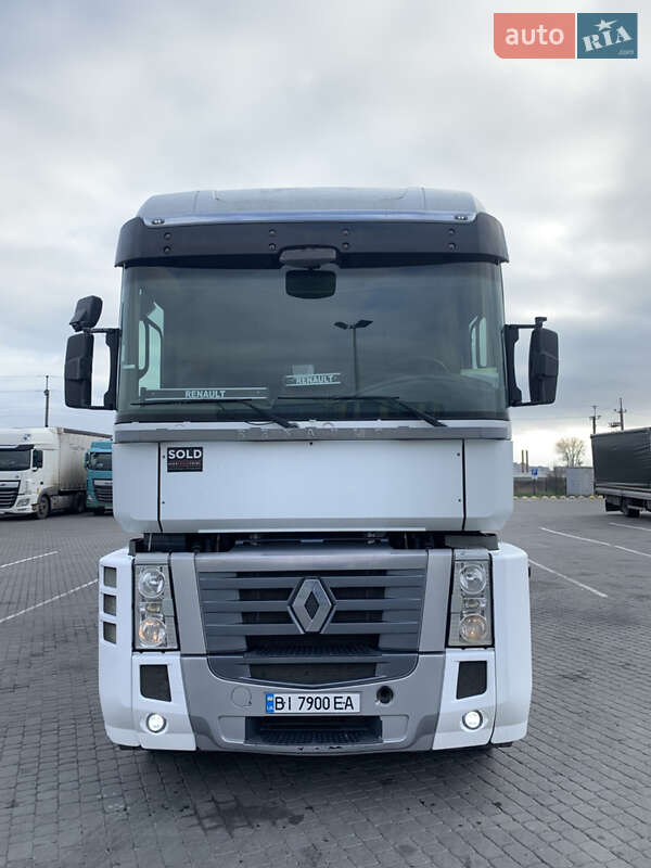 Тягач Renault Magnum 2010 в Чутовому