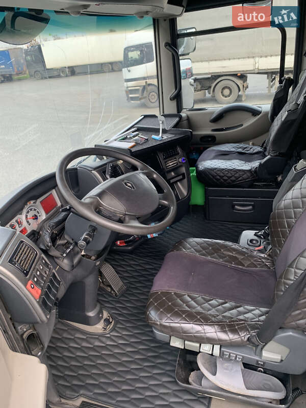 Тягач Renault Magnum 2010 в Чутовому