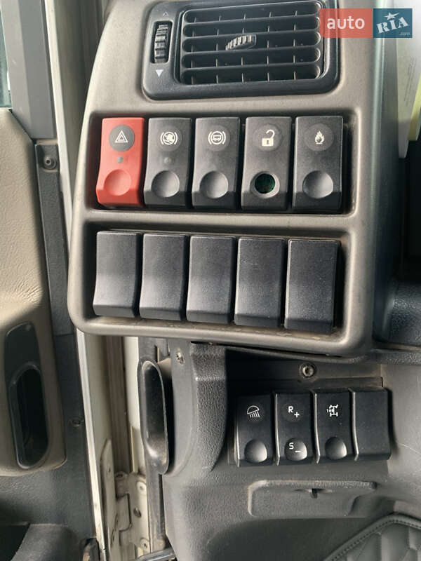 Тягач Renault Magnum 2010 в Чутовому