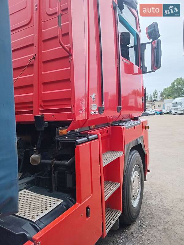 Тягач Renault Magnum 2003 в Харькове