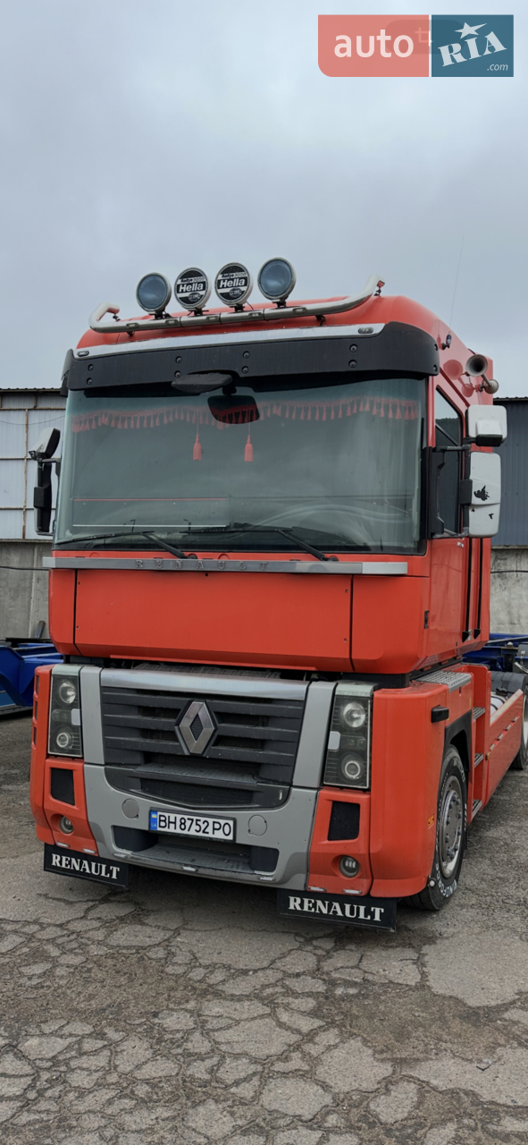 Машина на бойовому ходу, все справно, гума 90% в коло, адблю працює, сертифікати всі є, вкладень не потребує, салон трансформер.