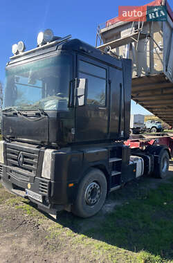 Зерновоз Renault Magnum 2004 в Сарате