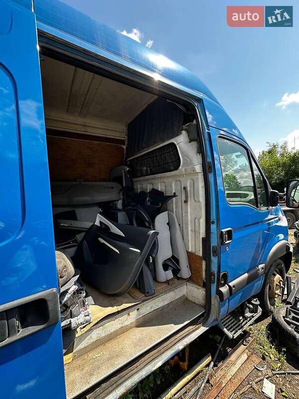 Вантажний фургон Renault Mascott 2002 в Львові