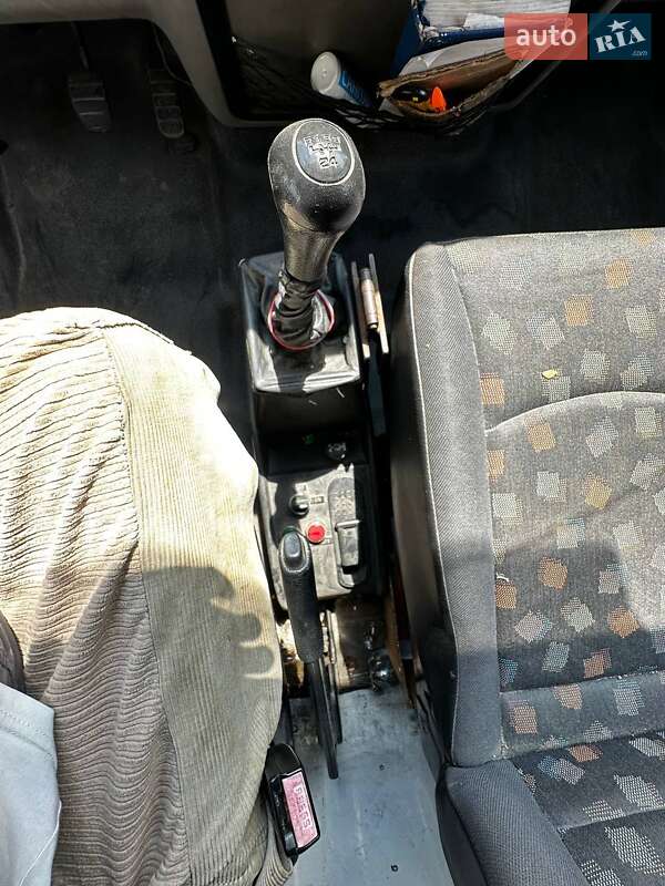 Вантажний фургон Renault Mascott 2002 в Львові