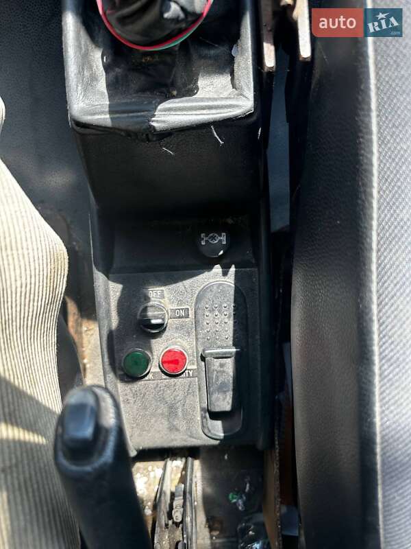 Вантажний фургон Renault Mascott 2002 в Львові