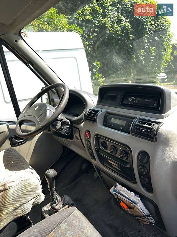 Вантажний фургон Renault Mascott 2002 в Львові