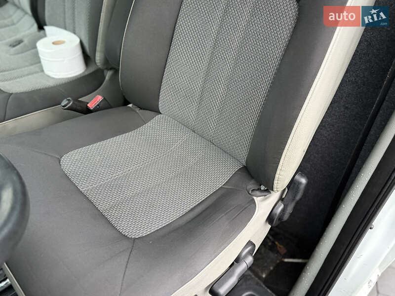 Автовоз Renault Mascott 2004 в Городке