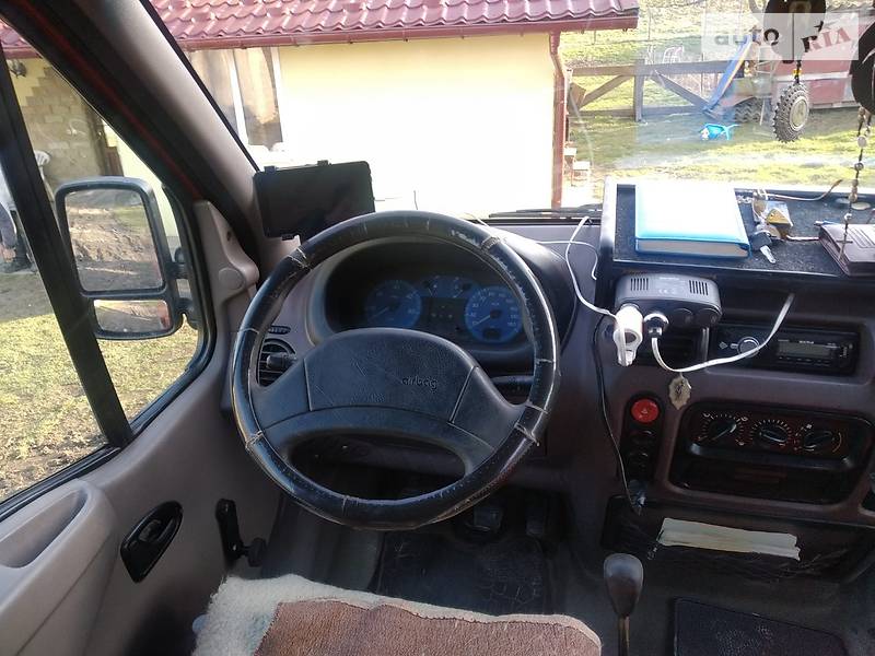 Вантажопасажирський фургон Renault Master 2000 в Львові