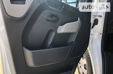 Вантажопасажирський фургон Renault Master 2015 в 