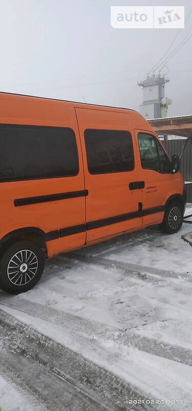 Грузопассажирский фургон Renault Master 2004 в Иршаве