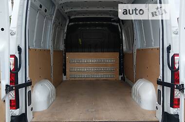 Вантажний фургон Renault Master 2017 в Рівному