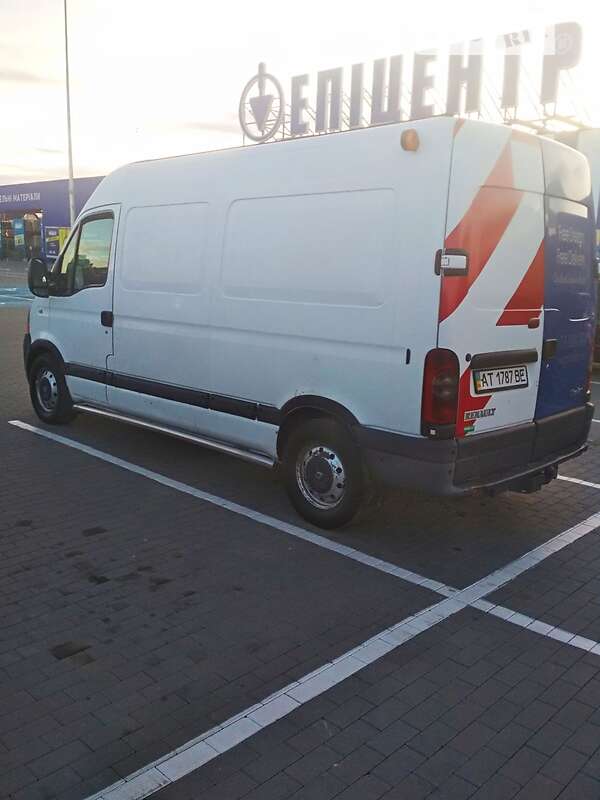 Вантажний фургон Renault Master 2004 в Калуші