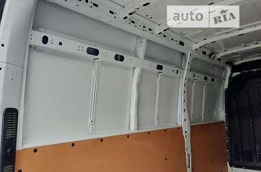 Вантажний фургон Renault Master 2018 в 