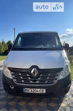 Вантажний фургон Renault Master 2015 в Рівному