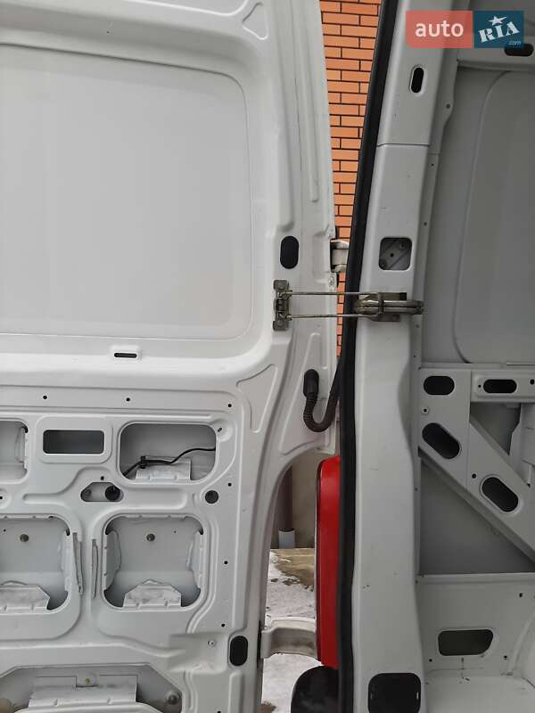 Грузовой фургон Renault Master 1999 в 