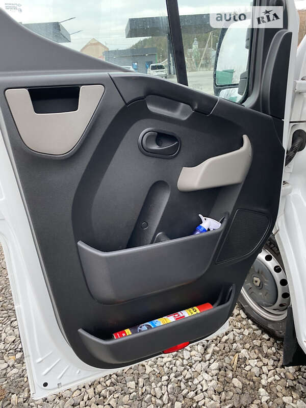 Автовоз Renault Master 2015 в Бережанах