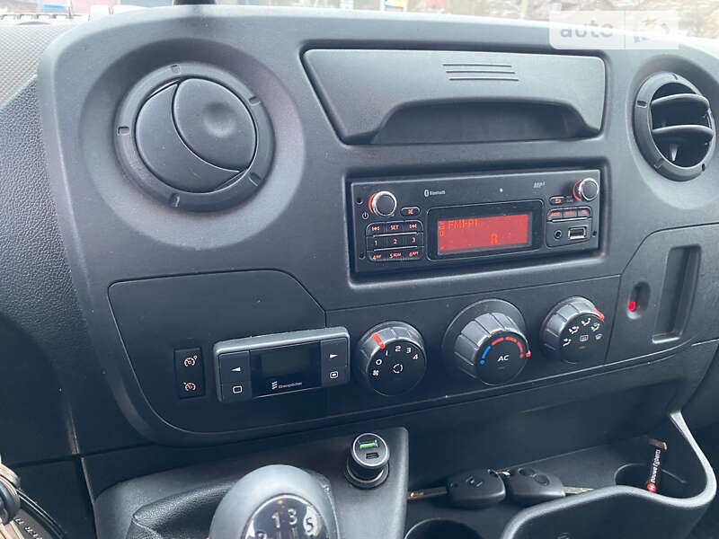 Автовоз Renault Master 2015 в Бережанах