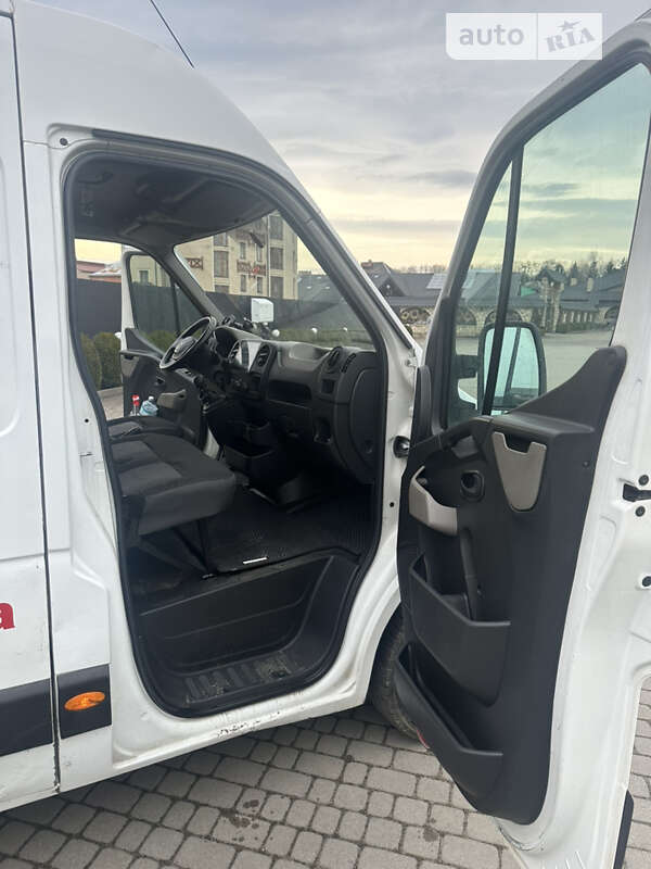 Грузовой фургон Renault Master 2011 в Львове