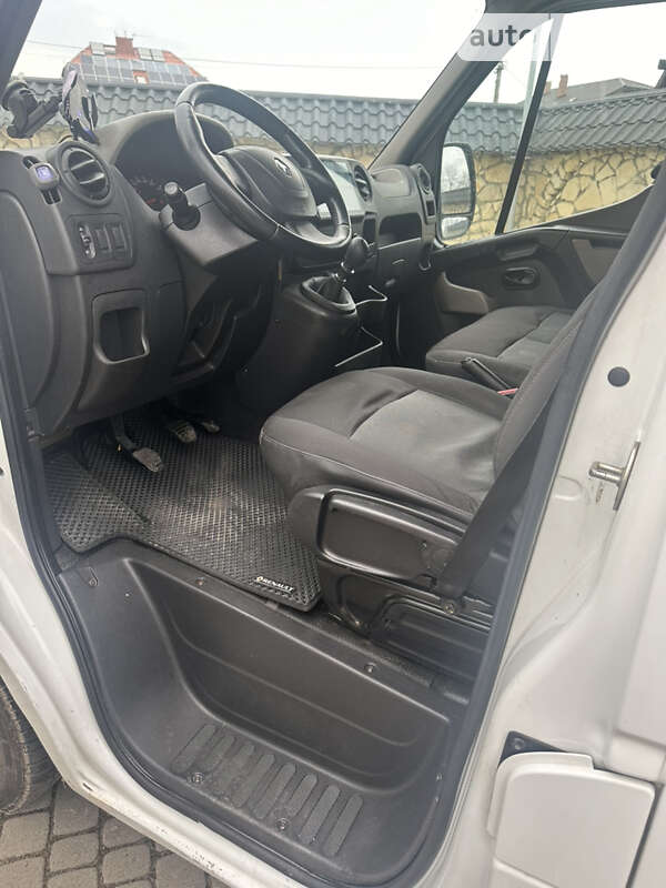 Грузовой фургон Renault Master 2011 в Львове