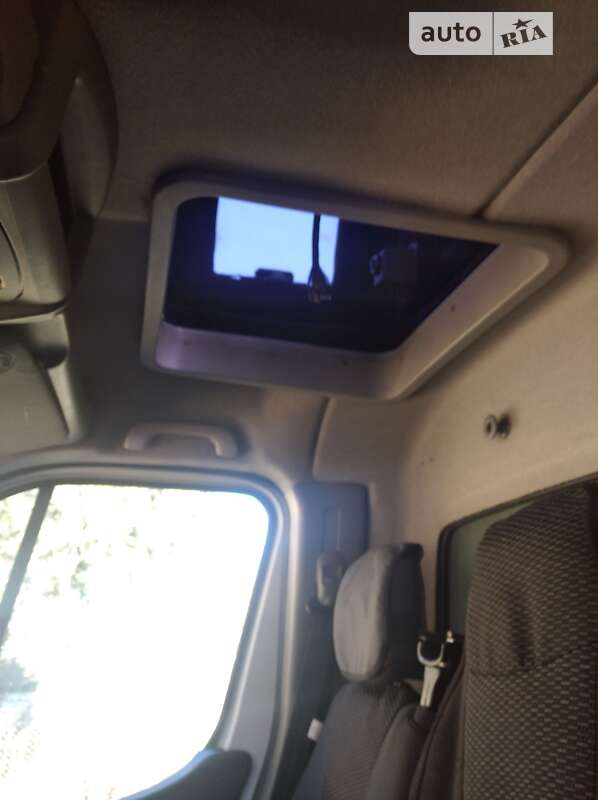 Вантажний фургон Renault Master 2015 в Рівному