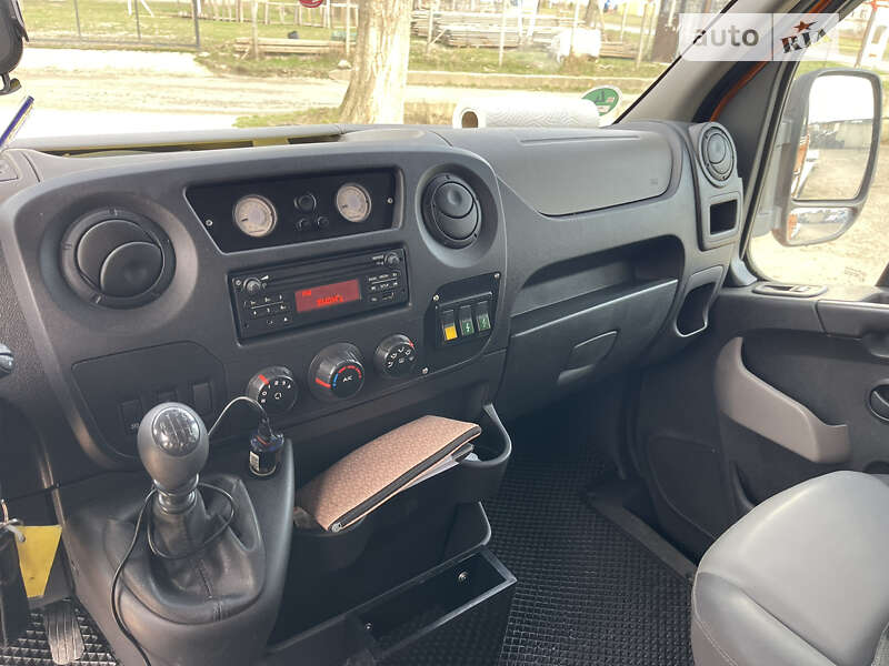 Автовоз Renault Master 2016 в Чернівцях